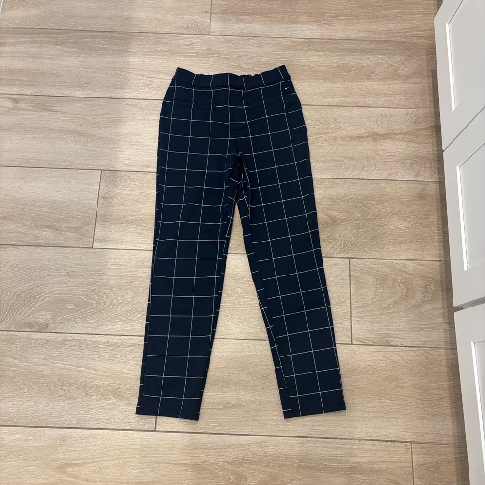 Tommy Hilfiger girls dress pants size 8/10 worn once. Excellent condition.